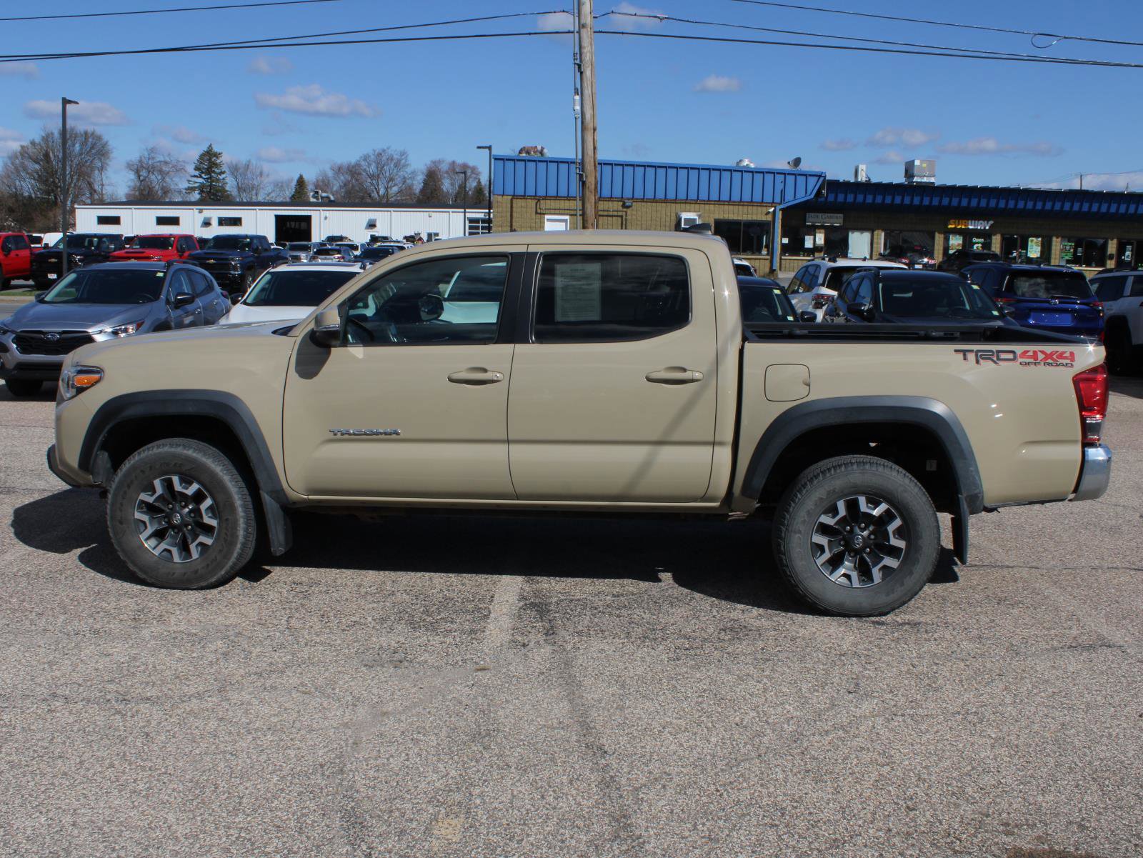 Used 2017 Toyota Tacoma TRD Off-Road w/ Tow Package (A/T) image 5