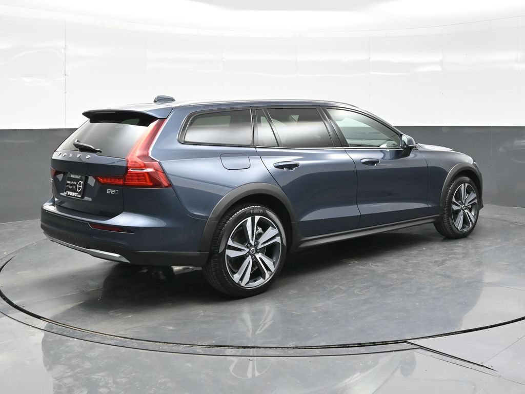 Used 2026 Volvo V60 B5 Cross Country Plus AWD/4WD image 7