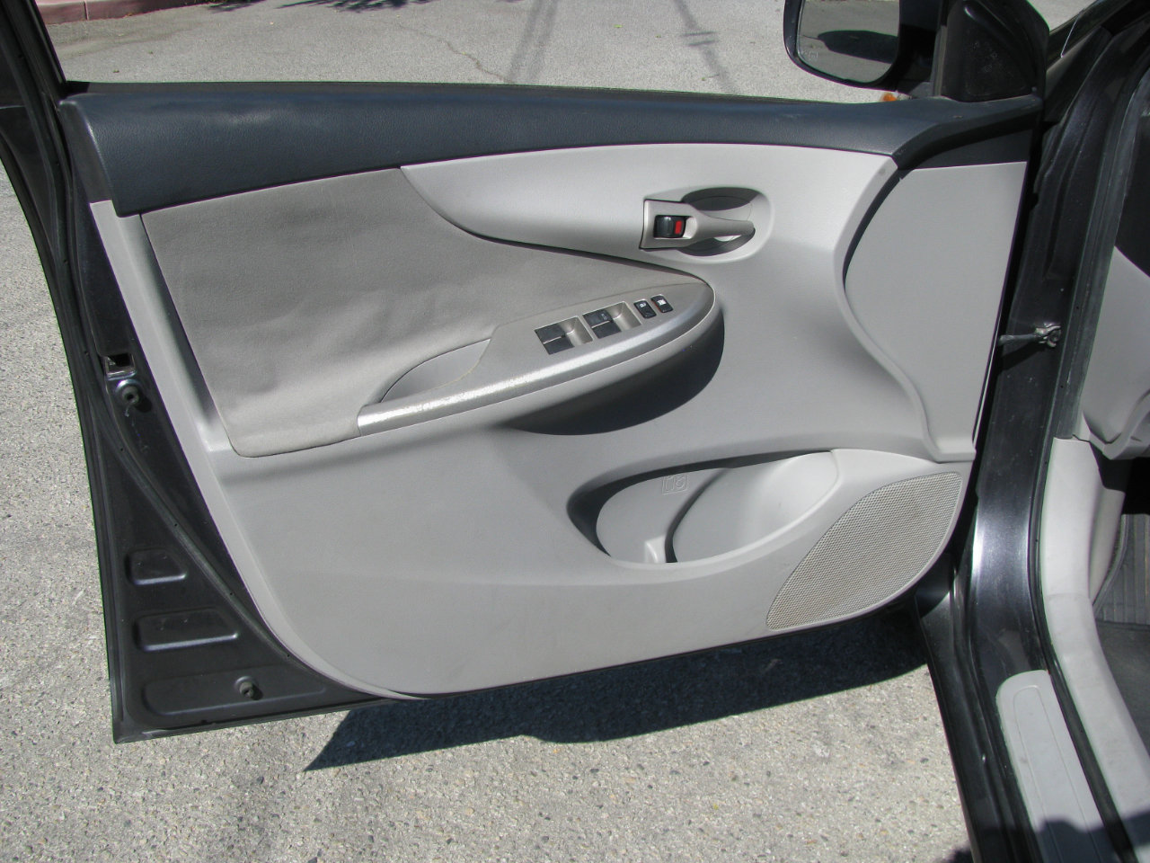 Used 2011 Toyota Corolla LE image 8