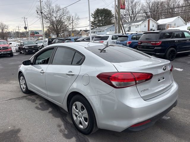 Used 2017 Kia Forte LX image 4