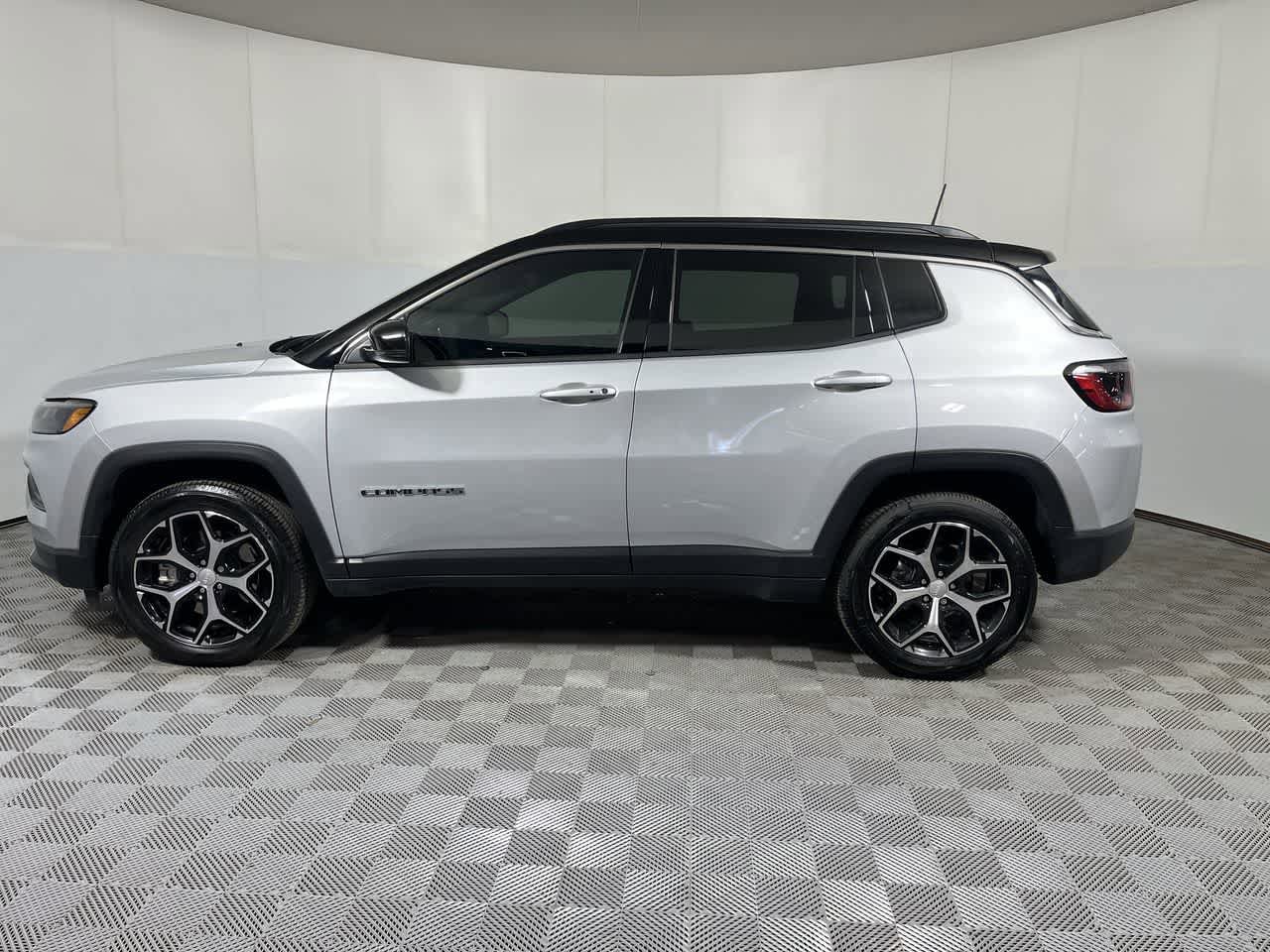 Used 2024 Jeep Compass Limited AWD/4WD image 5