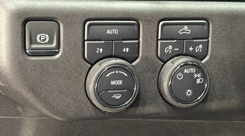 Used 2025 Chevrolet Silverado 1500 LT w/ LPO, Dark Essentials Package image 8