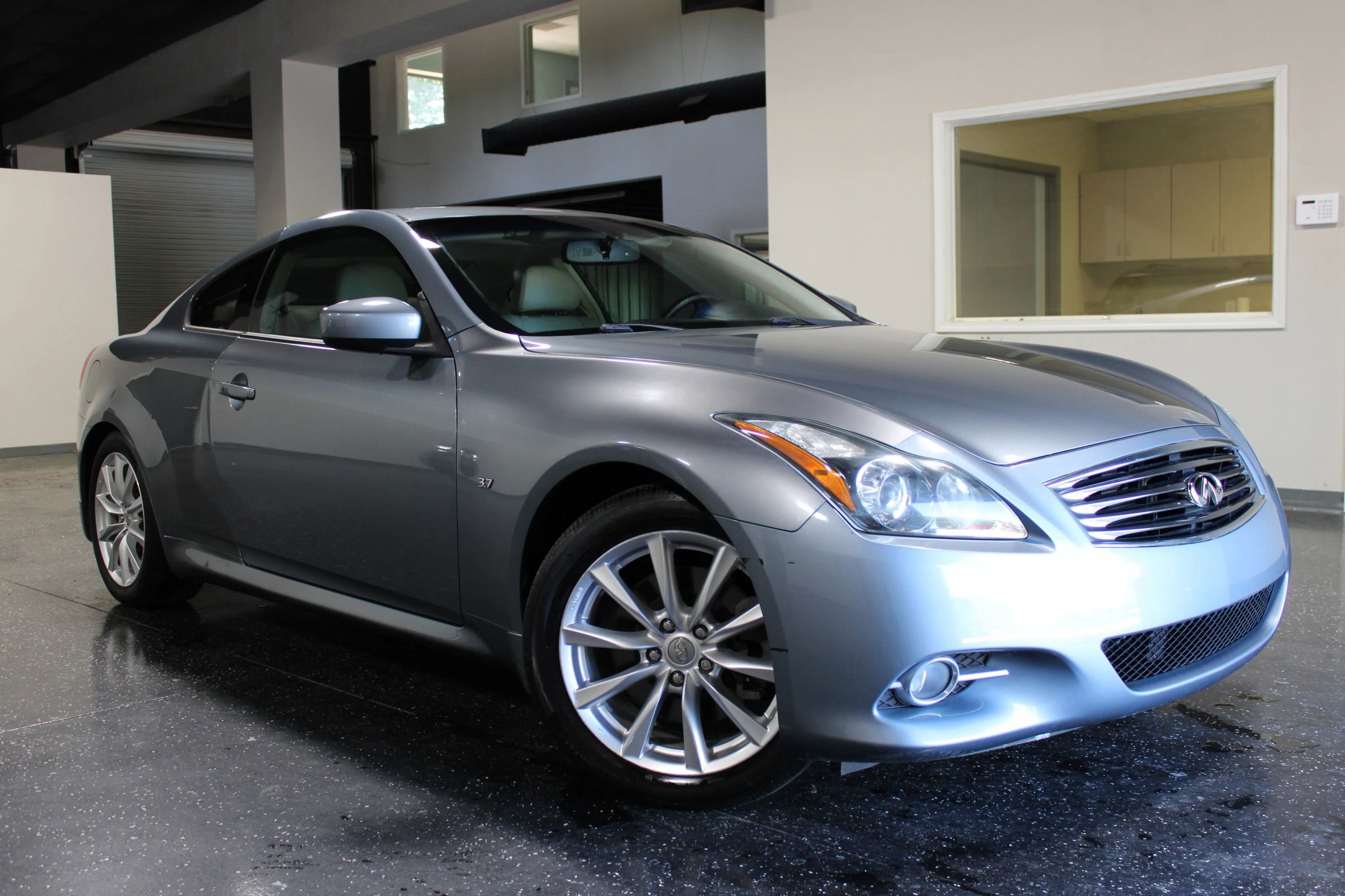 Used 2015 INFINITI Q60 Journey w/ Premium Package RWD image 1
