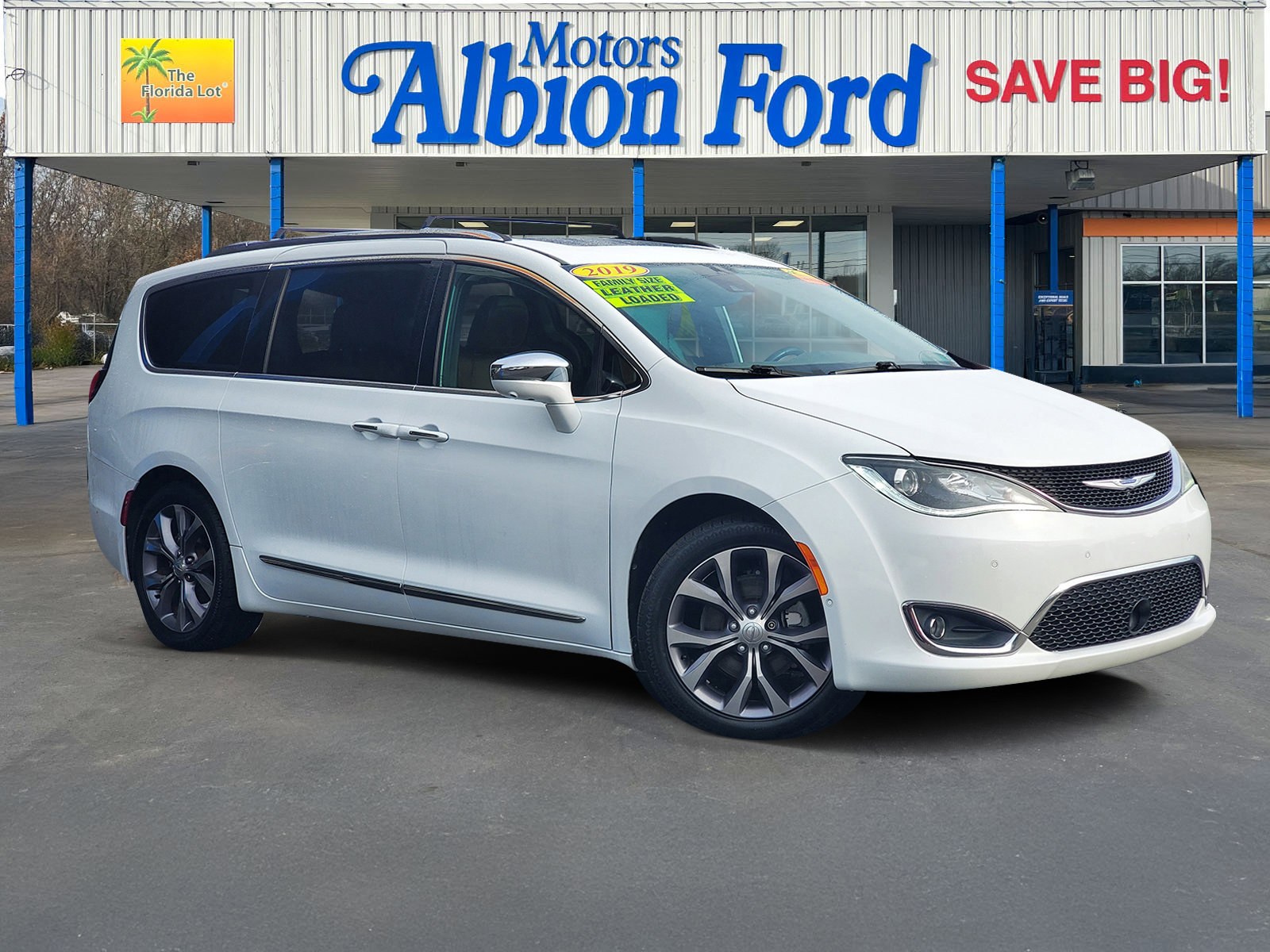 Used 2019 Chrysler Pacifica Limited w/ Tire & Wheel Group