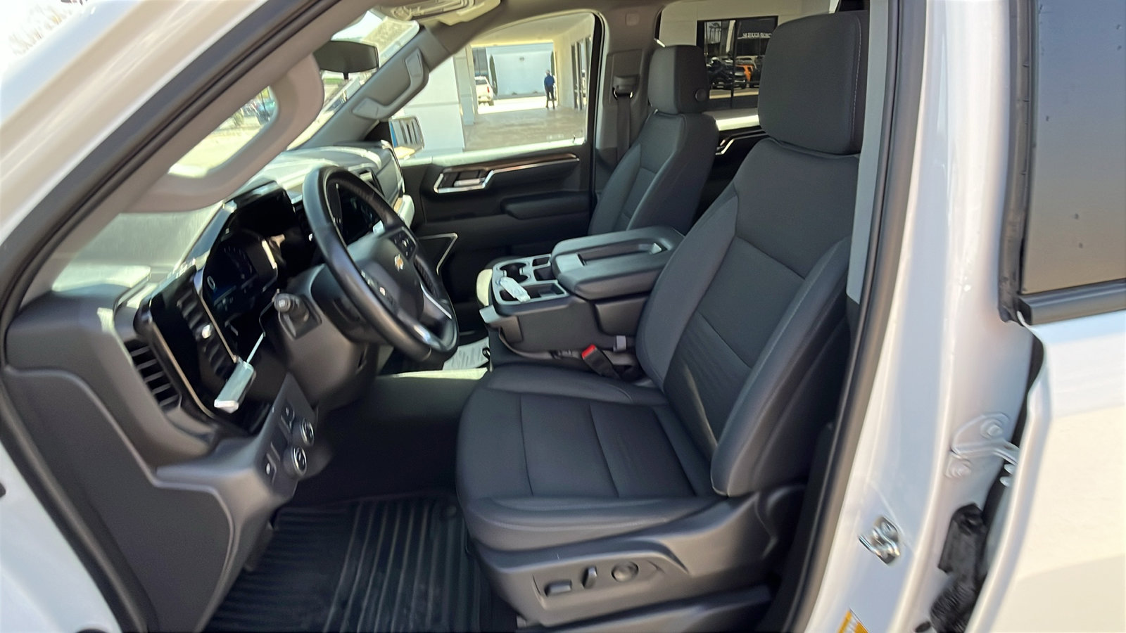 Used 2025 Chevrolet Silverado 1500 LT image 10