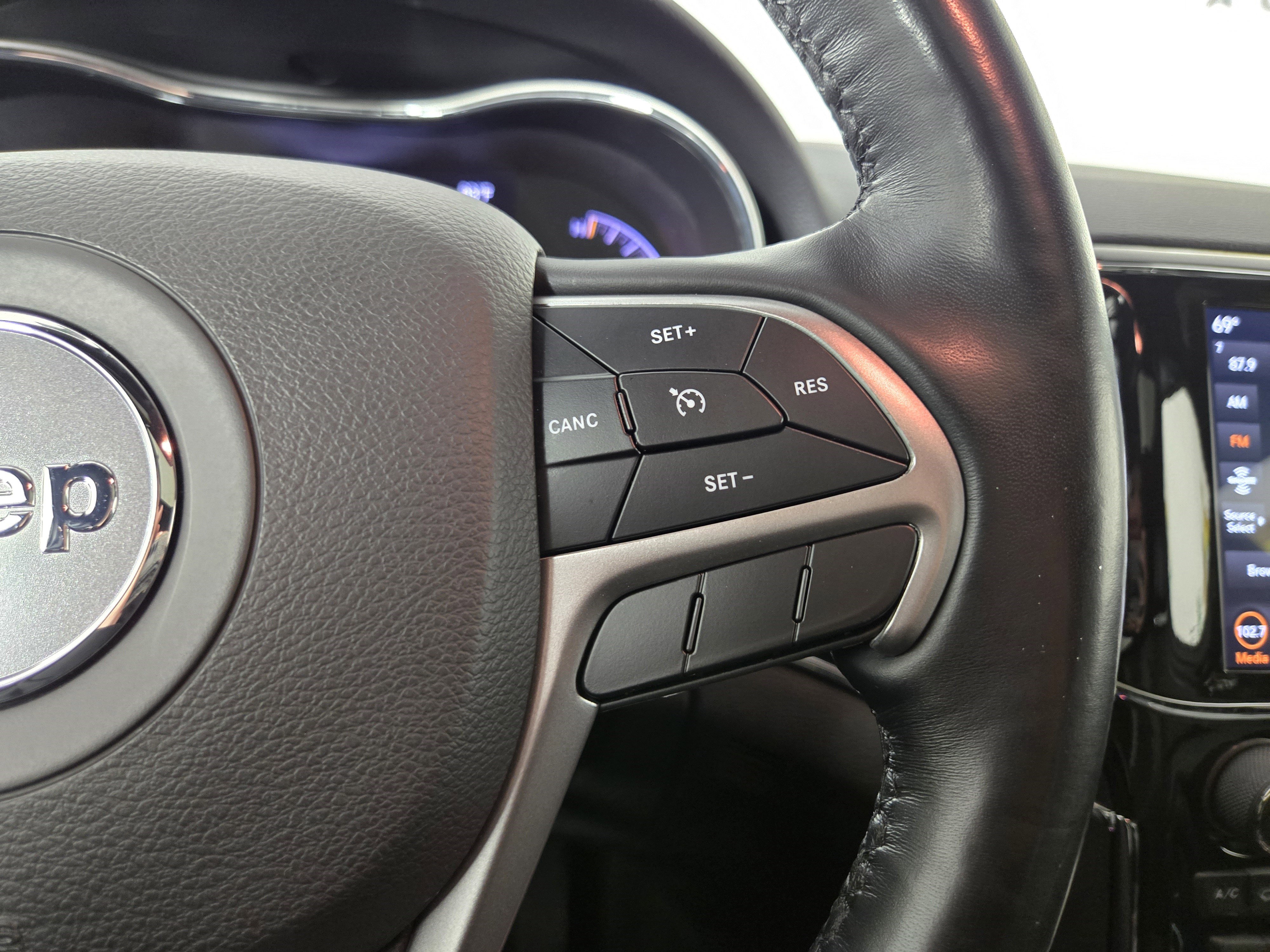 Used 2021 Jeep Grand Cherokee Limited image 16