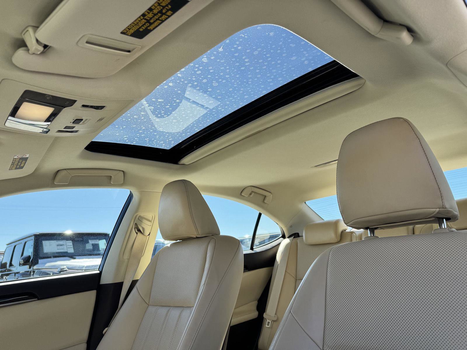 Used 2018 Lexus ES 350 w/ Luxury Package w/Wood Trim image 15