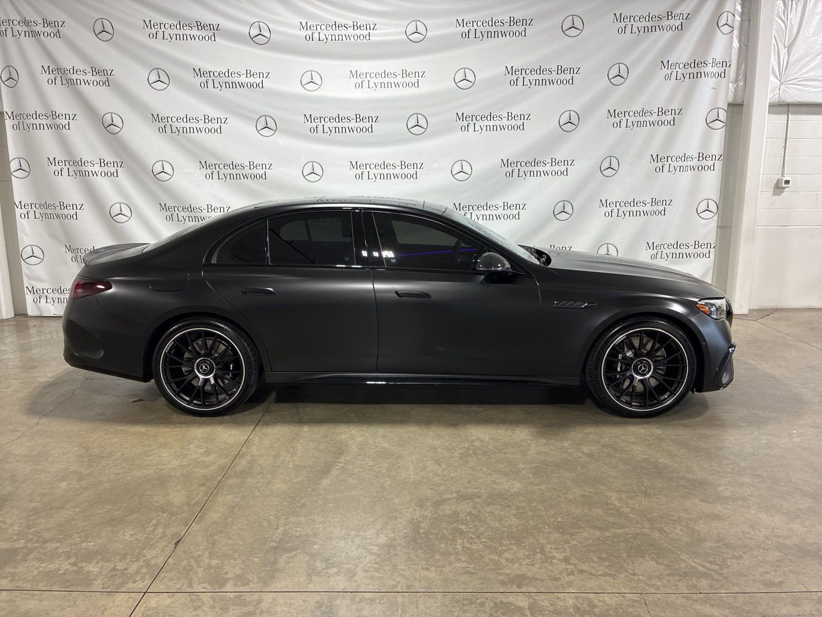 Used 2025 Mercedes-Benz E 53 AMG e 4MATIC Sedan image 3