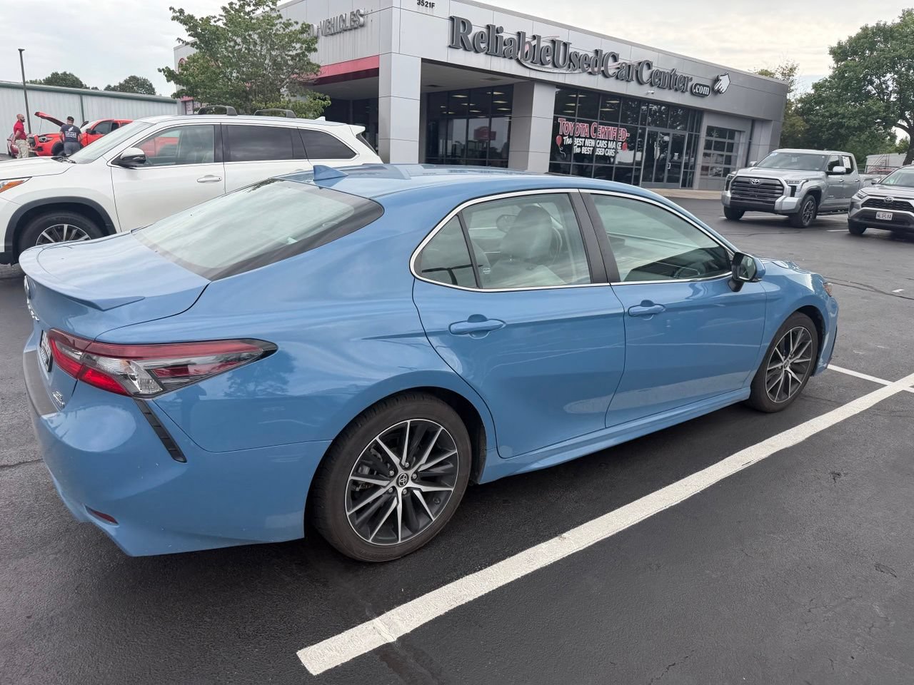 Used 2024 Toyota Camry SE w/ Audio Upgrade Package FWD image 5