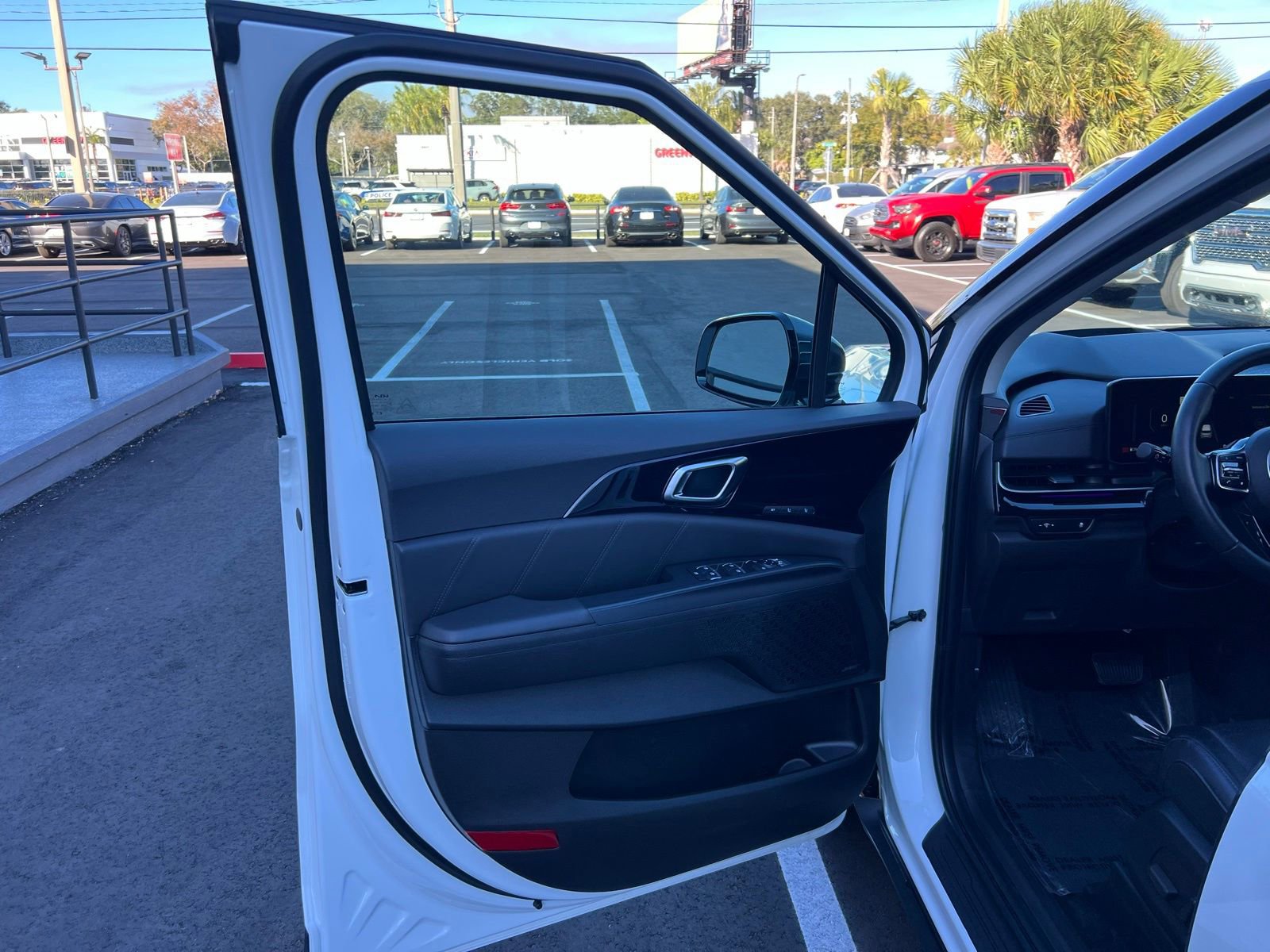 Used 2025 Kia Carnival SX Prestige image 26