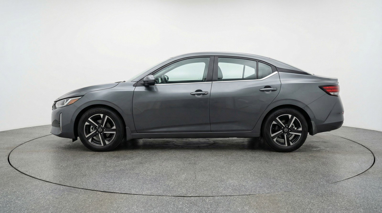 Used 2025 Nissan Sentra SV image 3