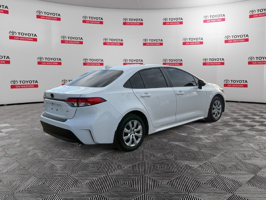 Certified 2025 Toyota Corolla LE FWD image 5