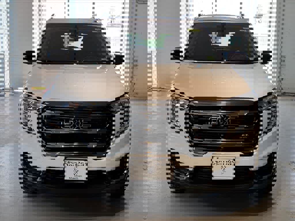 Used 2022 GMC Terrain AT4 w/ Infotainment Package II image 2