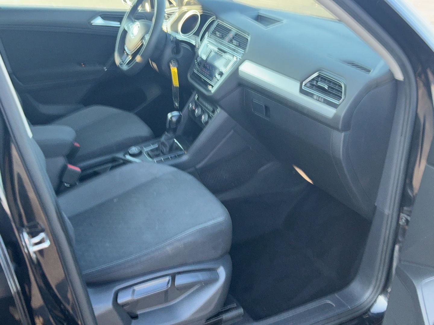 Used 2020 Volkswagen Tiguan S image 28