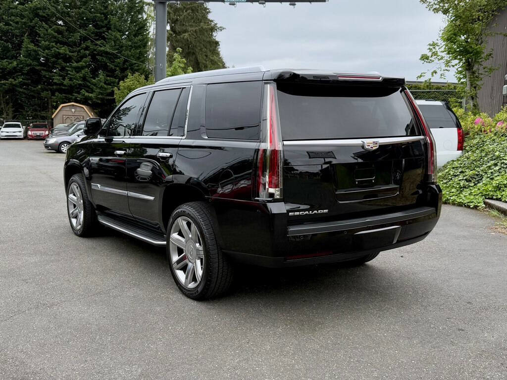 Used 2016 Cadillac Escalade Luxury image 4
