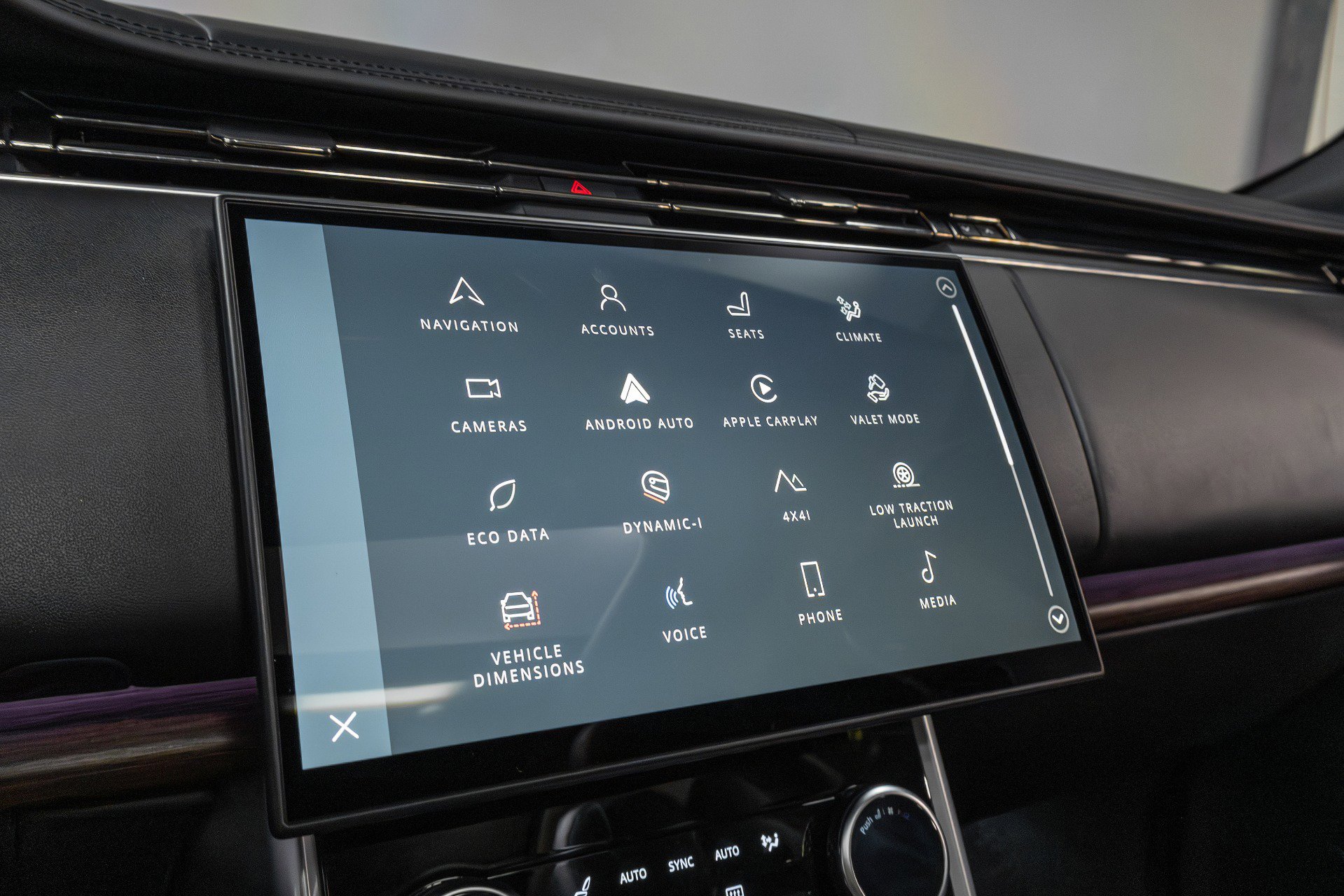 Used 2023 Land Rover Range Rover Long Wheelbase Autobiography image 55