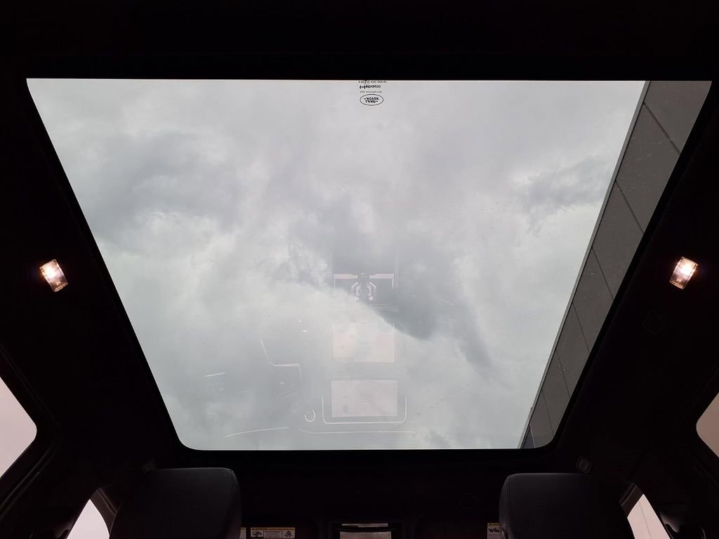 Used 2023 Land Rover Range Rover Evoque R-Dynamic S image 23