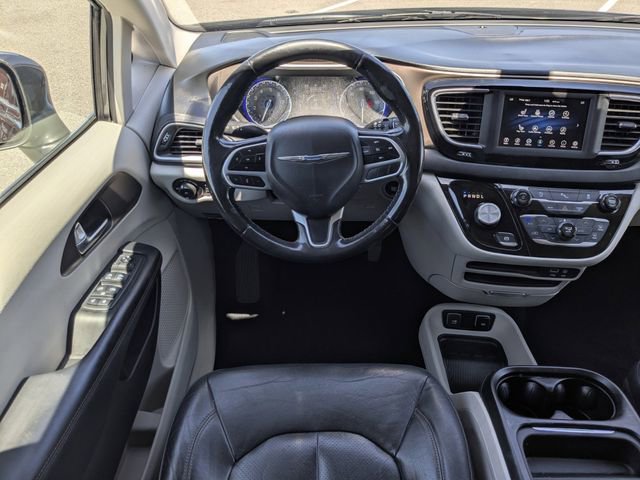 Used 2019 Chrysler Pacifica Touring-L FWD image 19