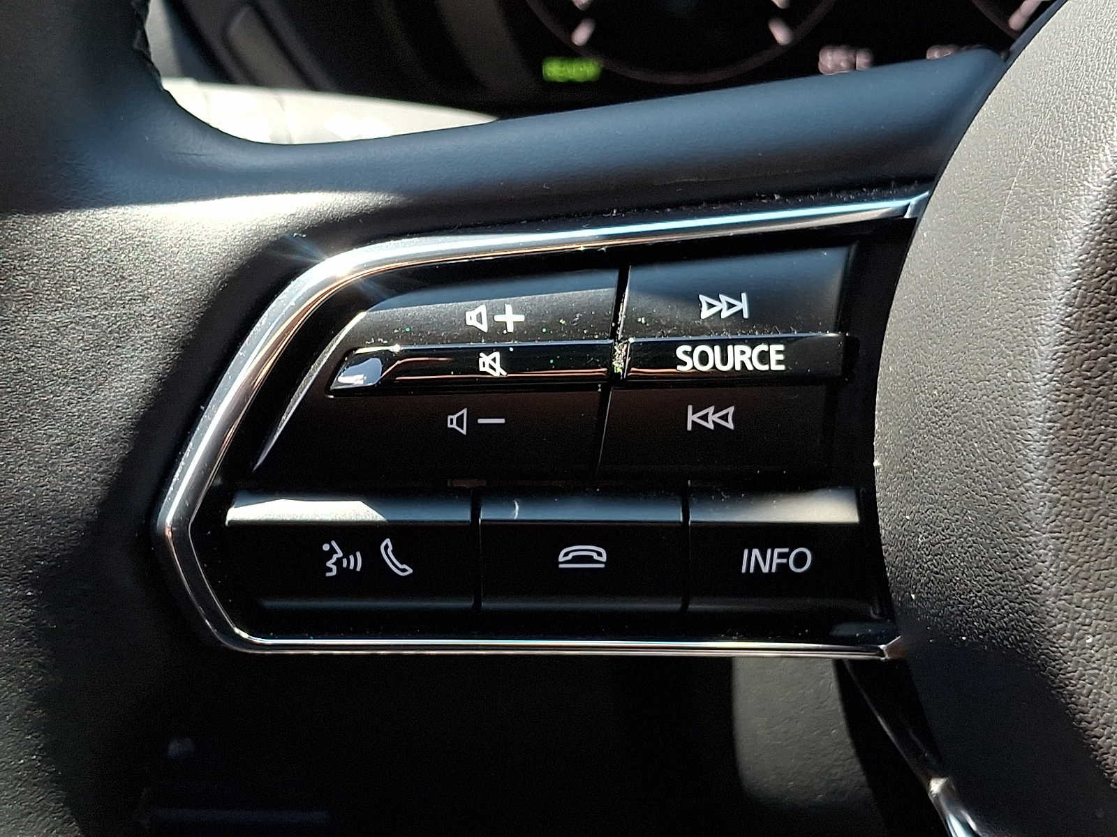 Certified 2025 MAZDA CX-70 Plug-In Hybrid w/ Premium Plus AWD/4WD image 18