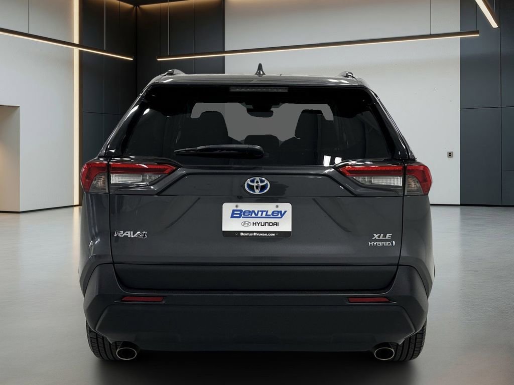 Used 2021 Toyota RAV4 XLE AWD/4WD image 5