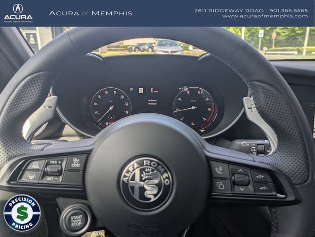 Used 2025 Alfa Romeo Giulia AWD image 14