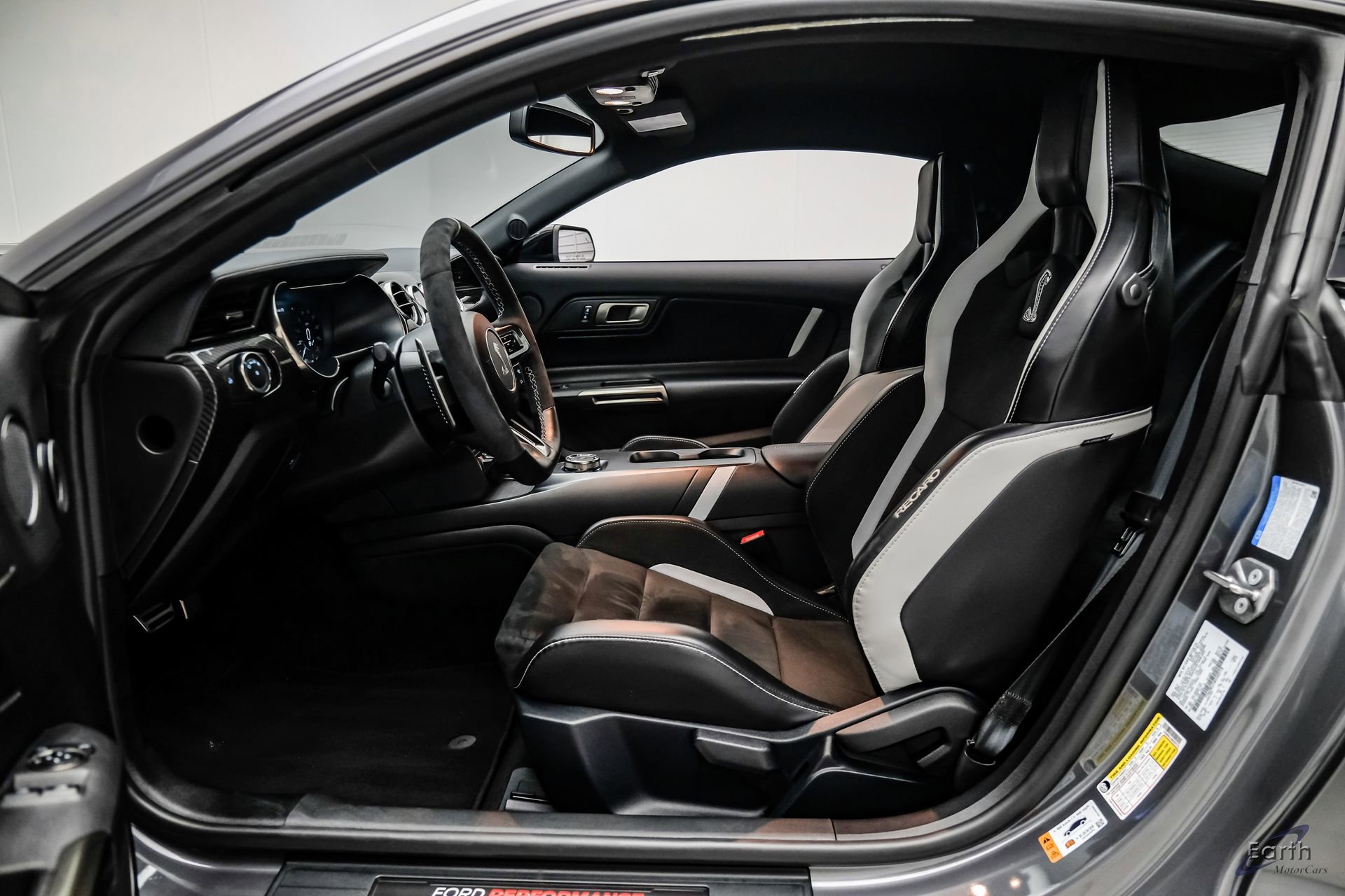 Used 2021 Ford Mustang Shelby GT500 w/ Carbon Fiber Track Pack image 41