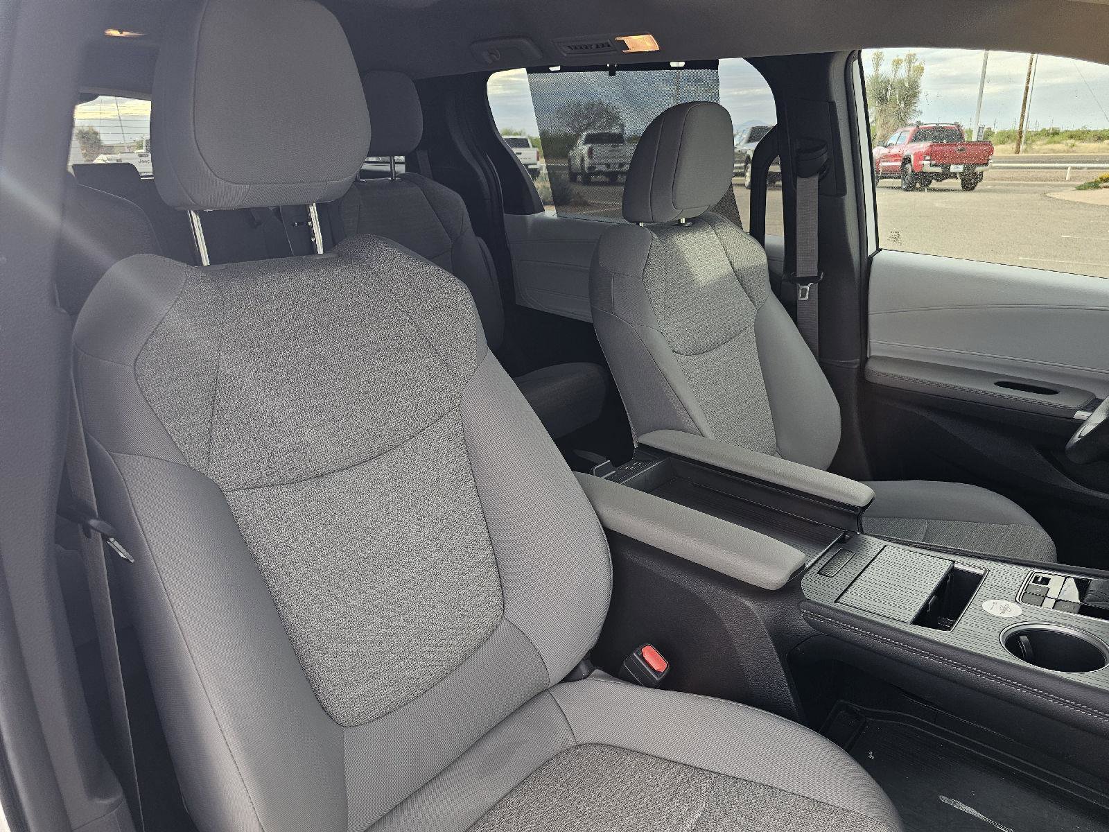 Used 2025 Toyota Sienna LE image 25