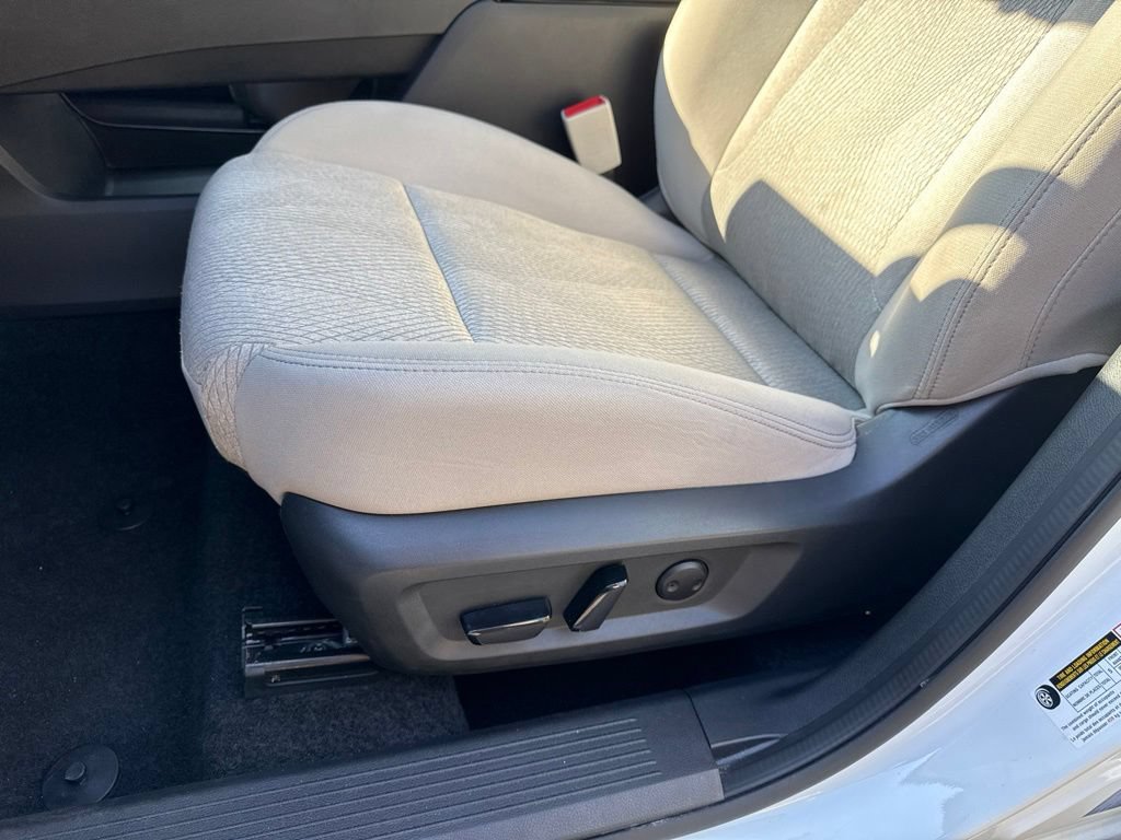 Certified 2025 Nissan Rogue SV FWD image 19