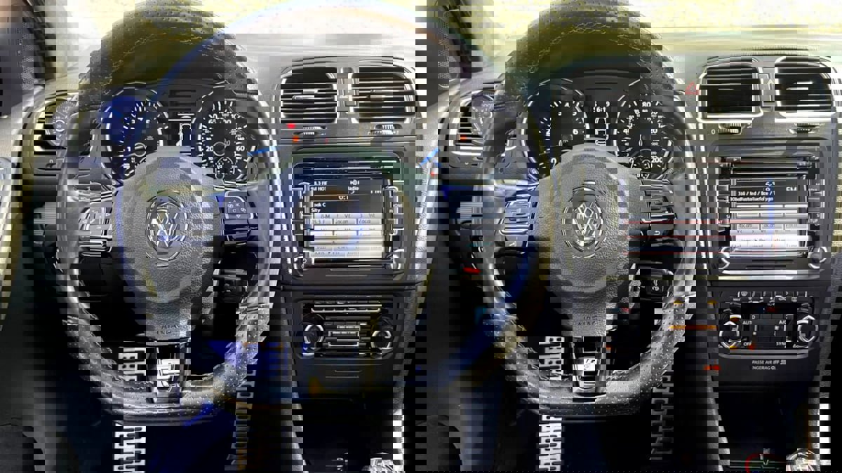 Used 2013 Volkswagen Golf R 4-Door image 28