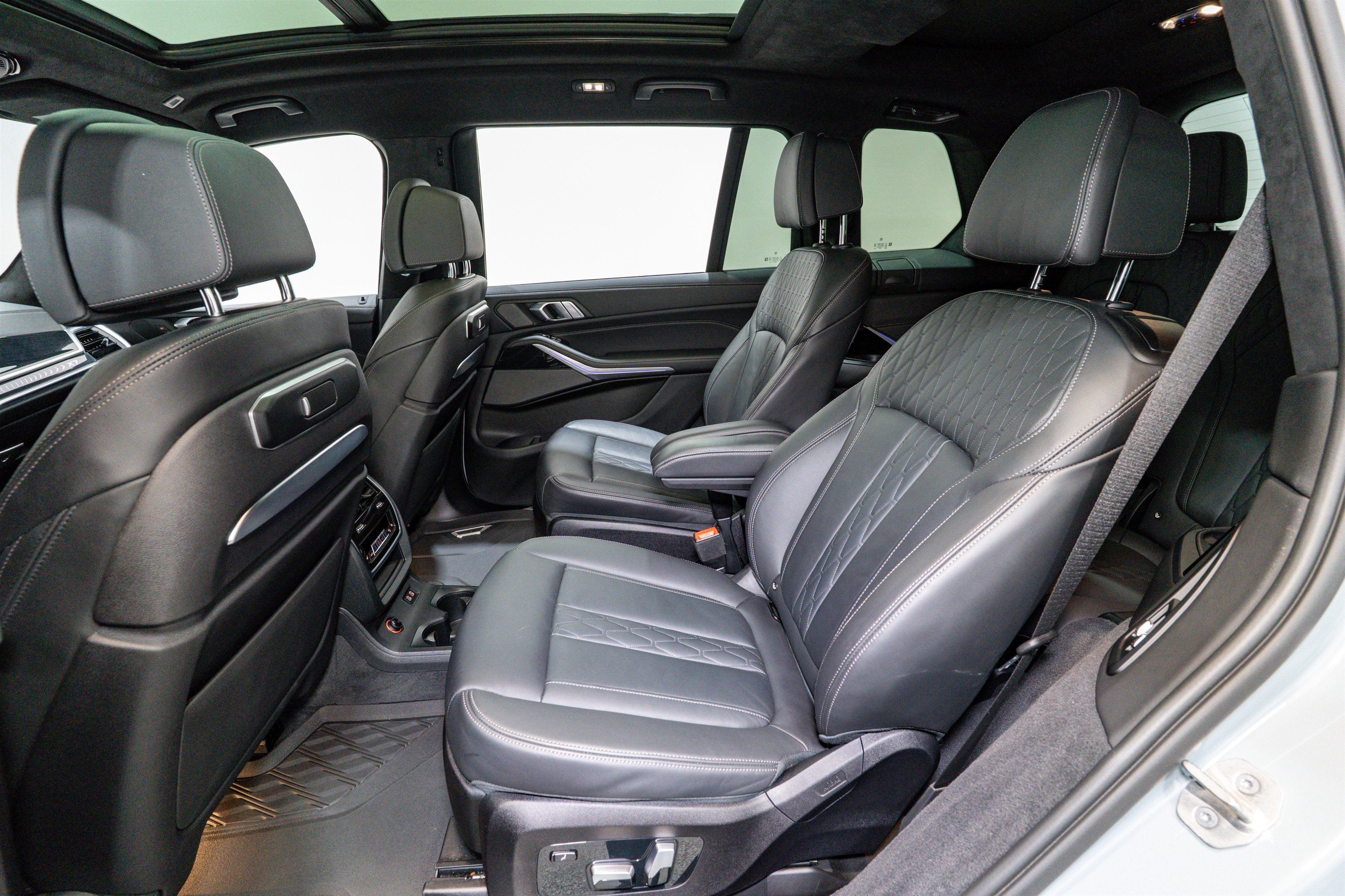 Used 2024 BMW X7 xDrive40i w/ M Sport Package image 31