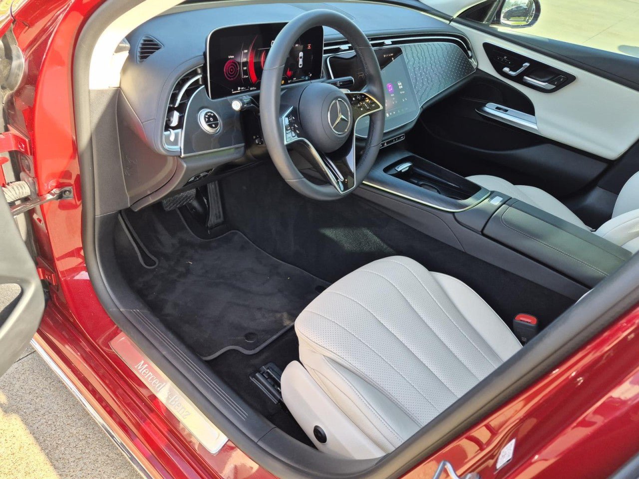 Used 2024 Mercedes-Benz E 350 4MATIC Sedan image 11