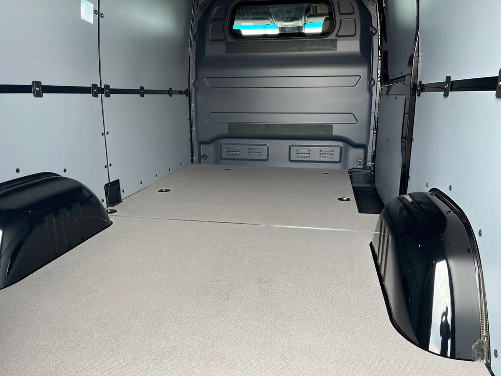 Used 2025 Mercedes-Benz Sprinter 2500 image 10