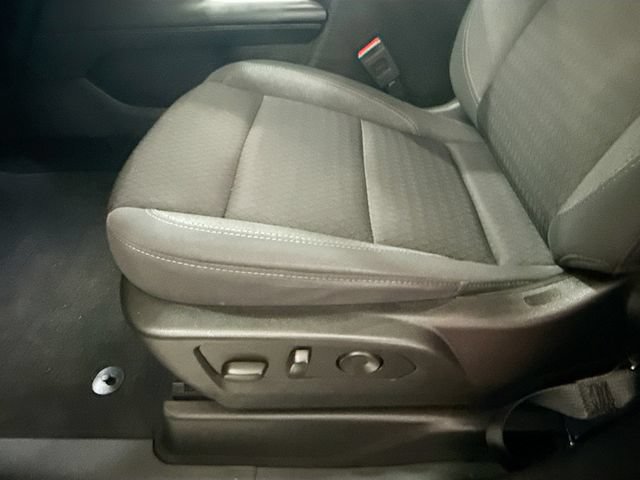 Used 2023 GMC Yukon SLE w/ LPO, Floor Liner Package AWD/4WD image 32