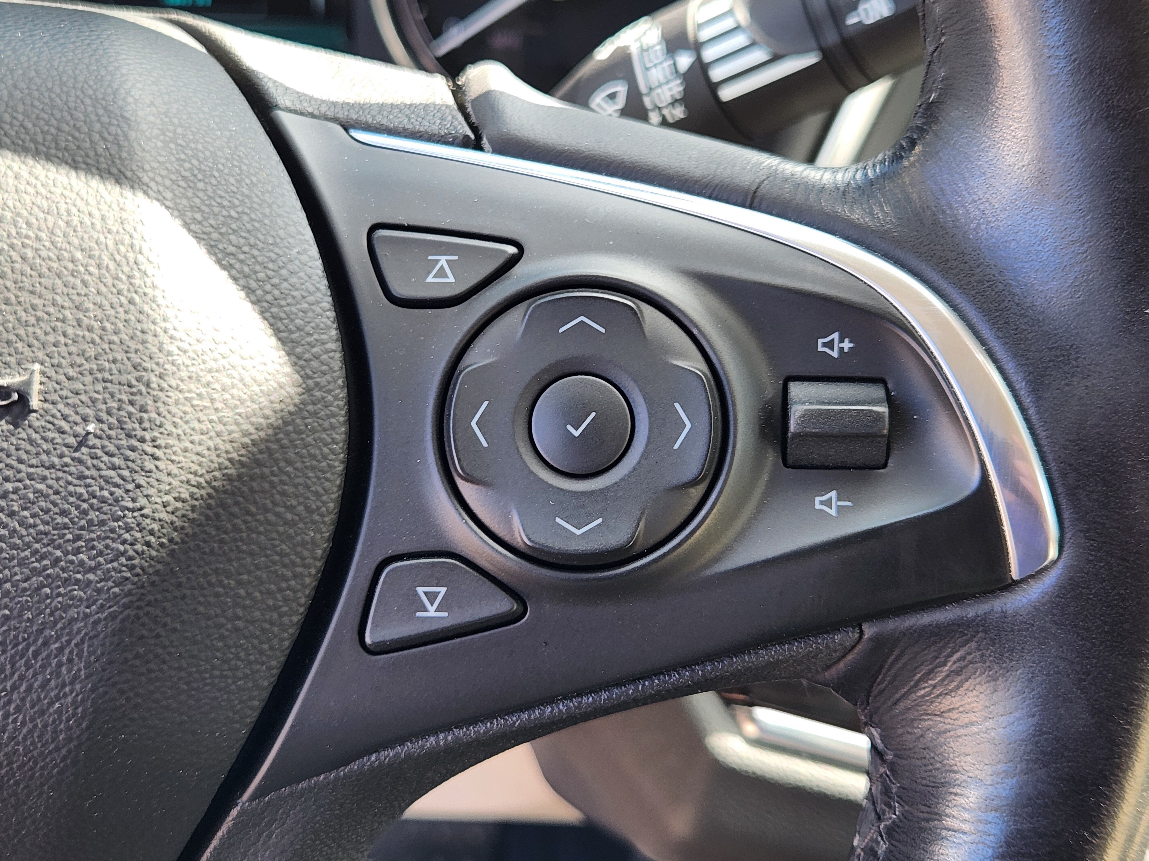 Used 2018 Buick Enclave Essence FWD image 26