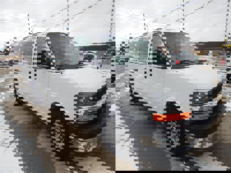 Used 2017 Chevrolet Express 3500 LT w/ LT Preferred Equipment Group image 2