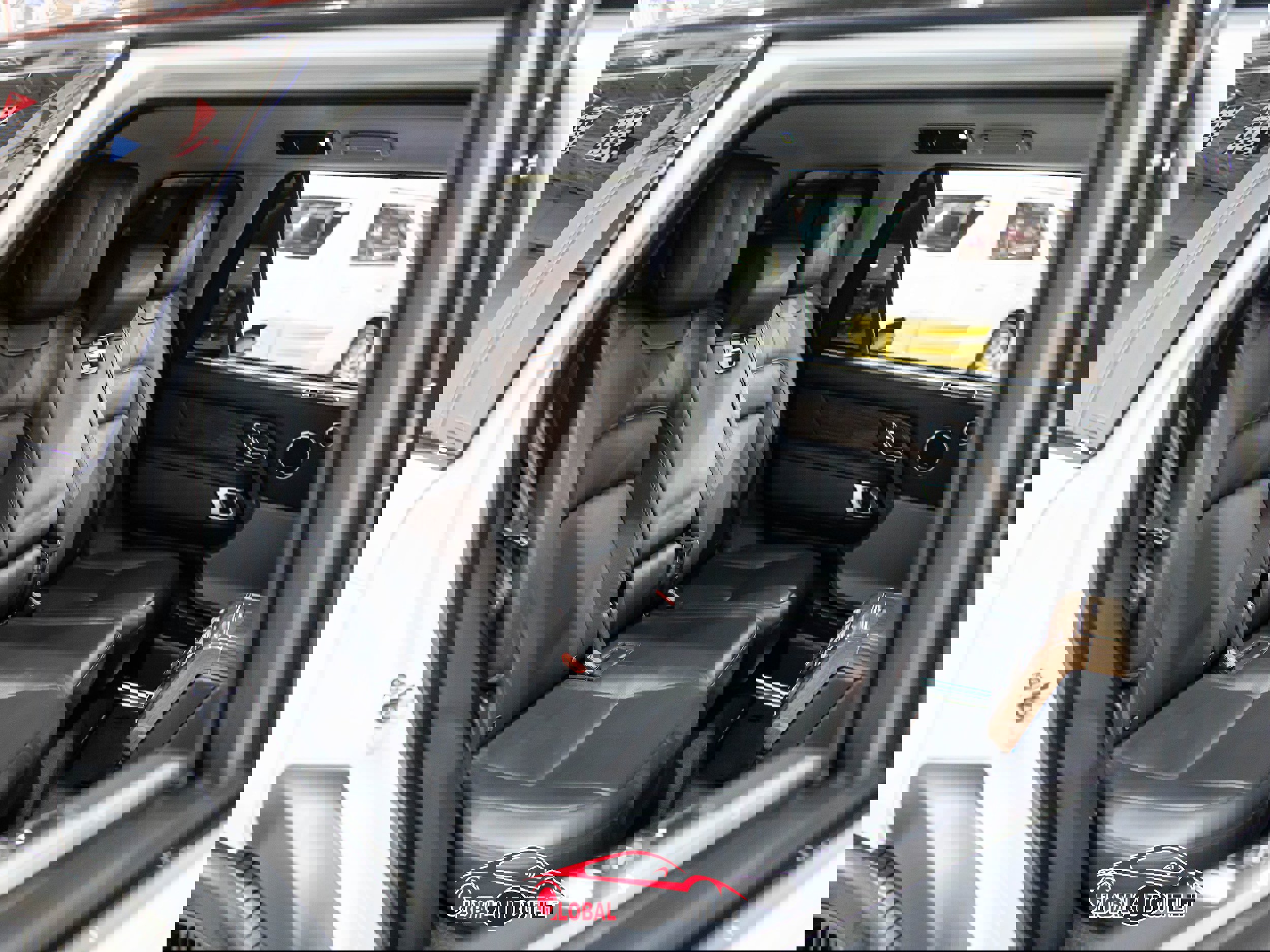 Used 2018 Land Rover Range Rover Long Wheelbase Supercharged image 18