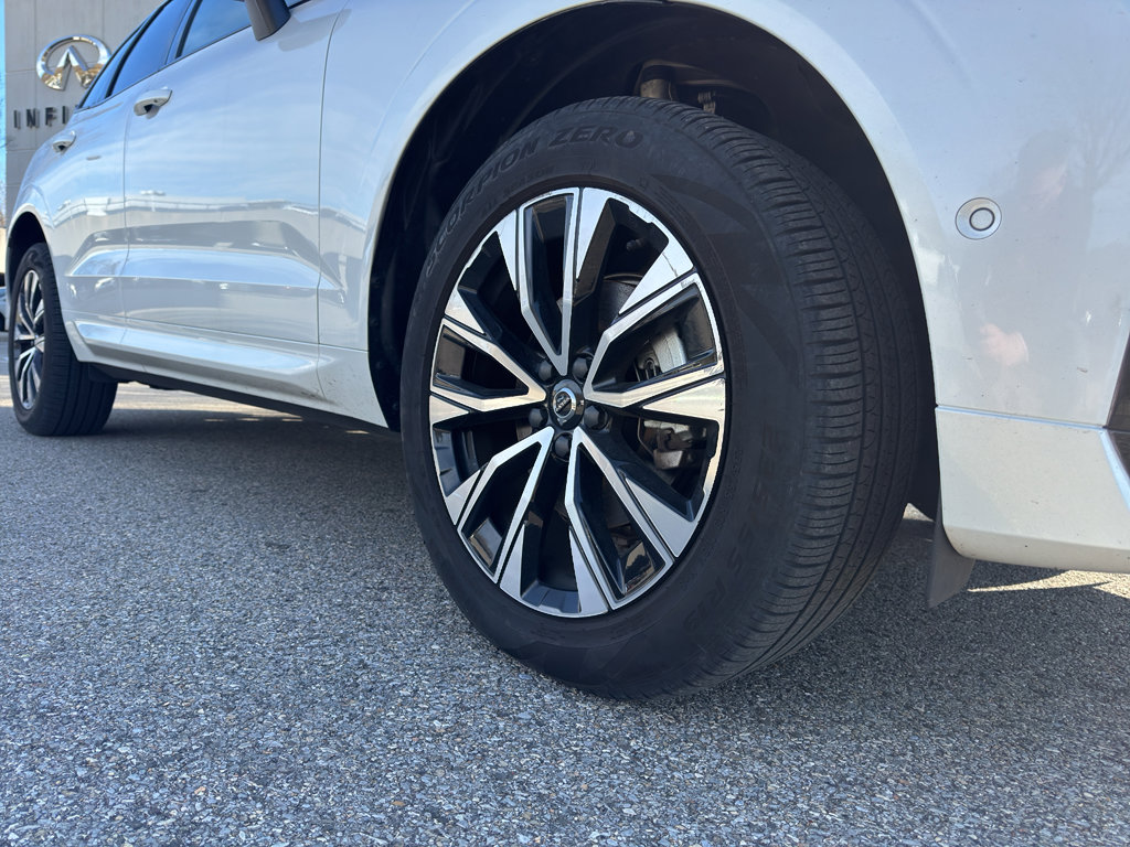 Used 2025 Volvo XC60 B5 Plus image 10