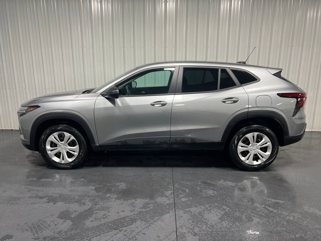 Used 2024 Chevrolet Trax LS w/ Driver Confidence Package image 16