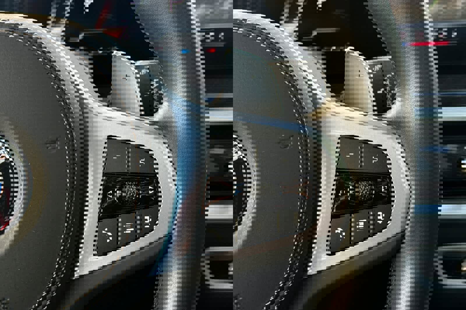 Used 2024 BMW X7 xDrive40i w/ M Sport Package image 28