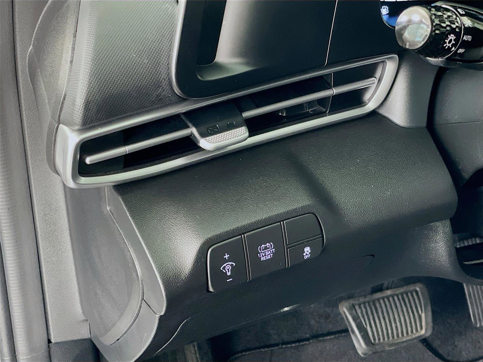 Certified 2025 Hyundai Elantra Blue FWD image 25