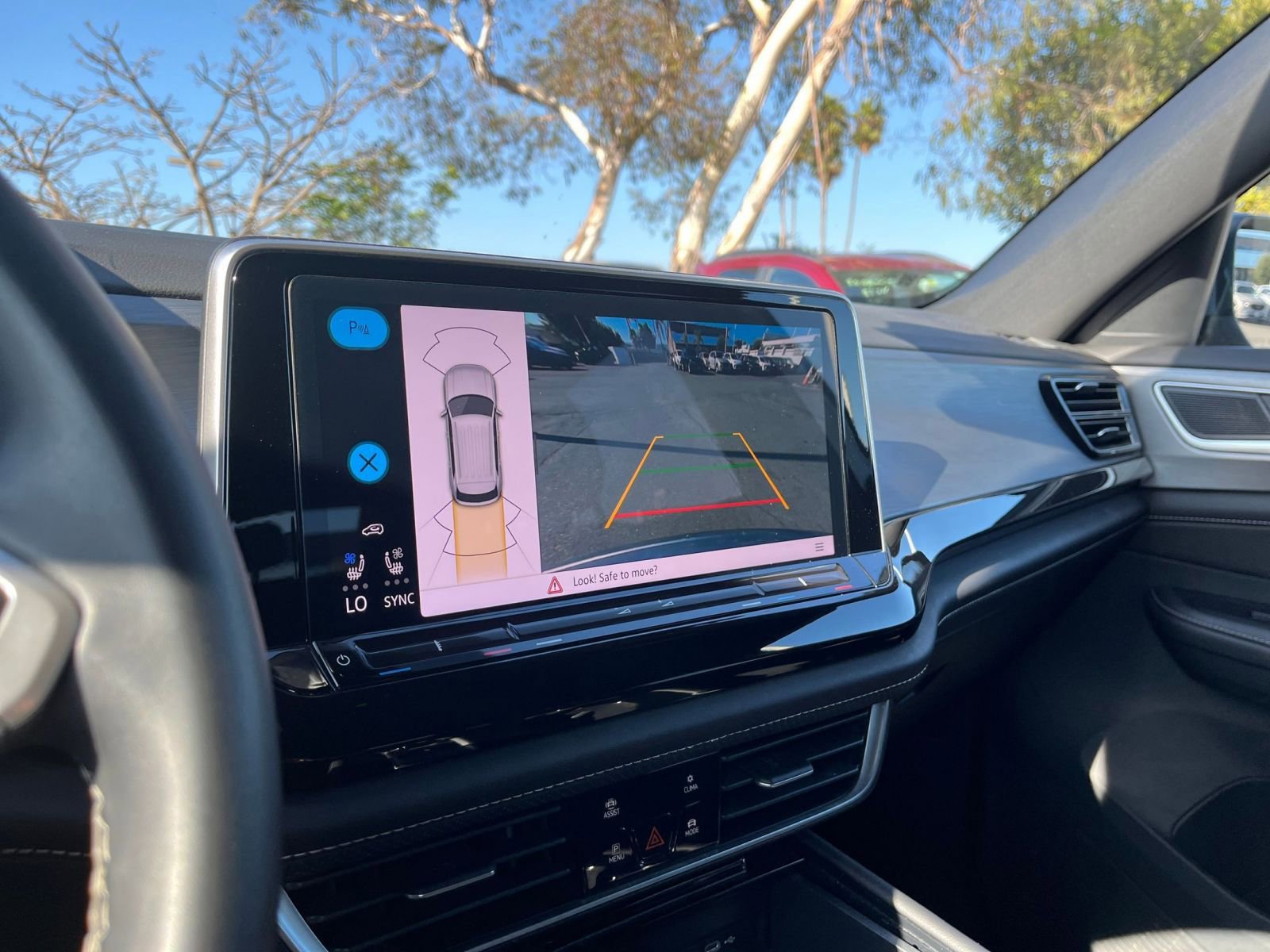 Used 2025 Volkswagen Atlas Cross Sport SE image 17