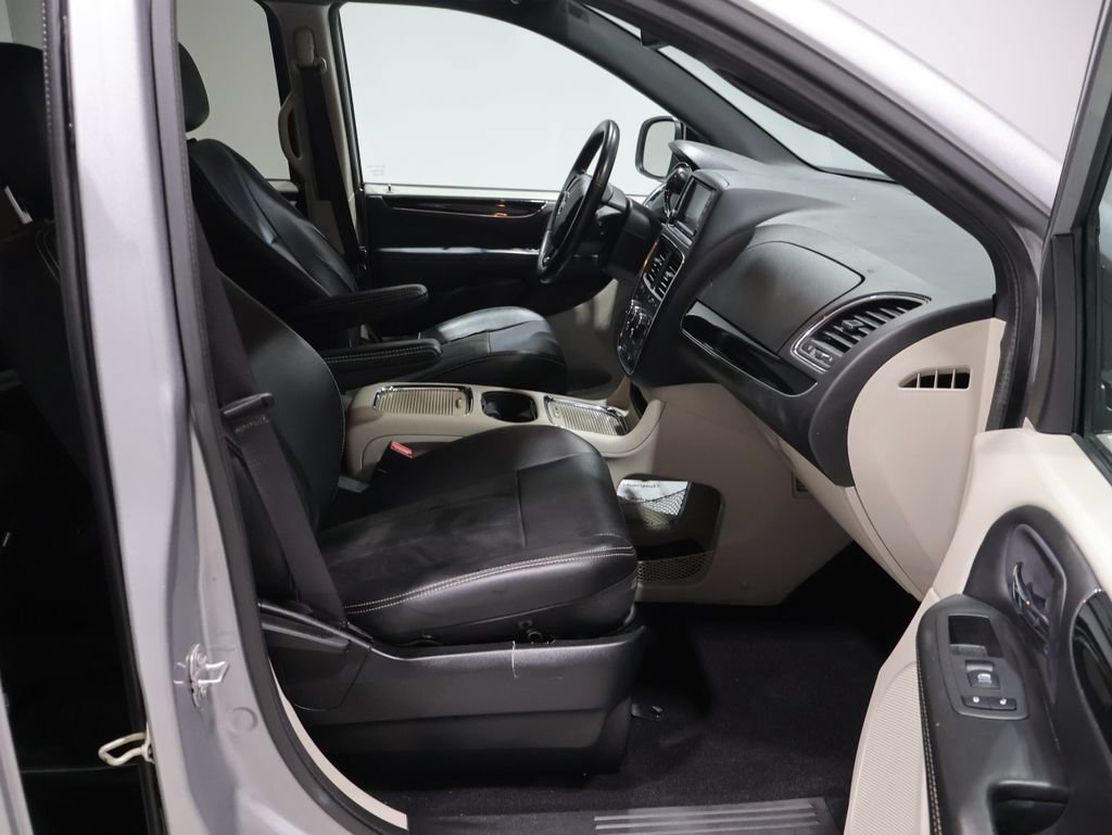 Used 2019 Dodge Grand Caravan SXT FWD image 20