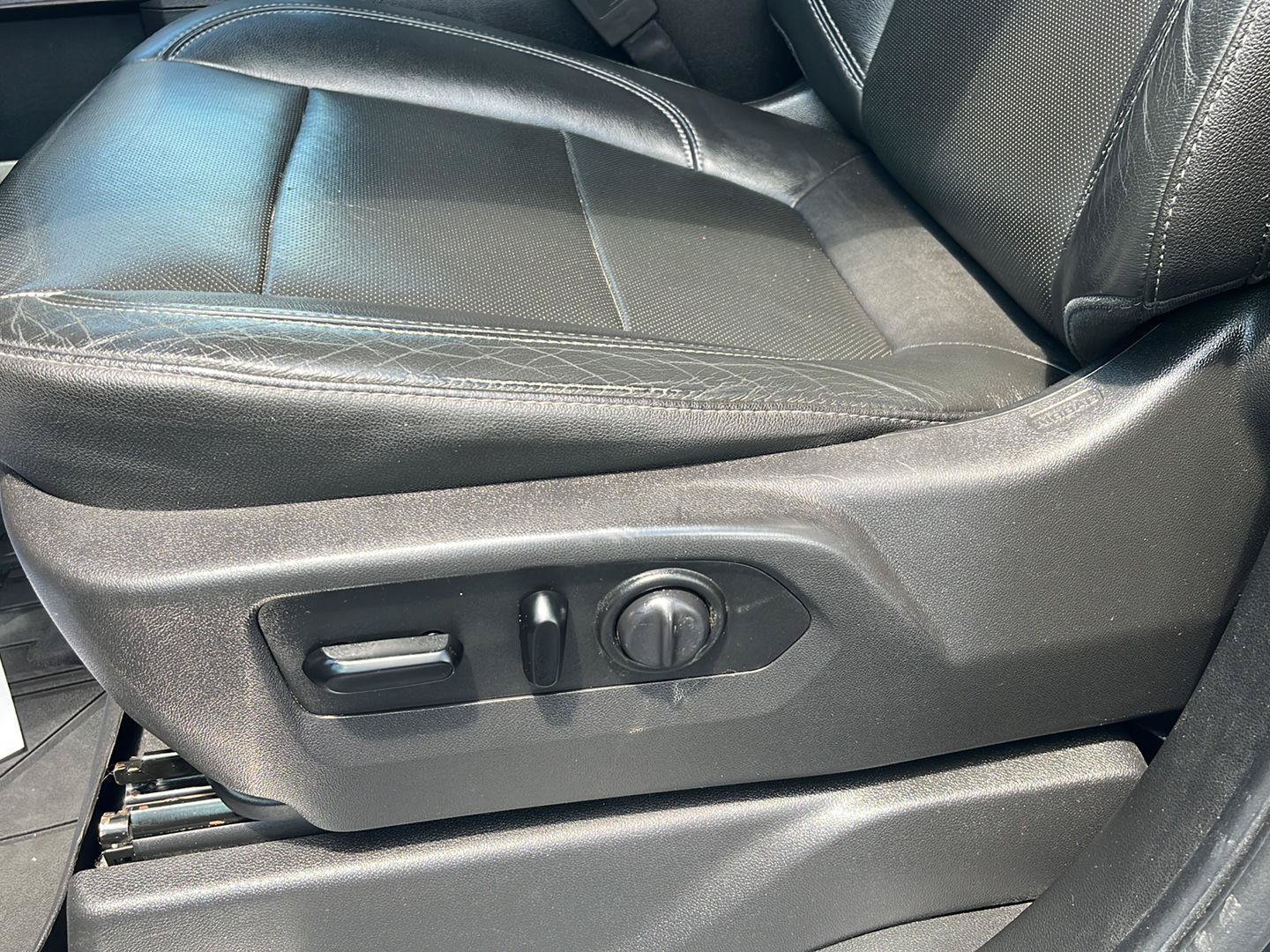 Used 2019 Chevrolet Silverado 1500 LTZ w/ LTZ Plus Package AWD/4WD image 18