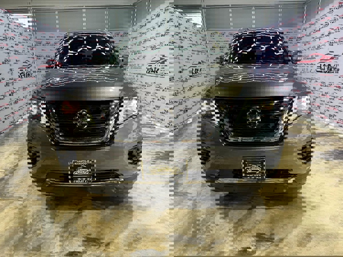 Used 2019 Nissan Pathfinder SV image 2