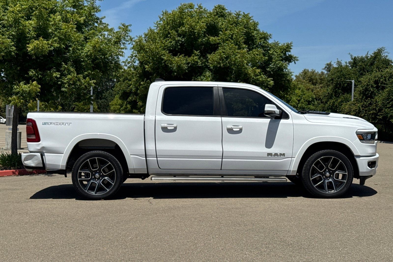 Used 2021 RAM 1500 Laramie AWD/4WD image 3