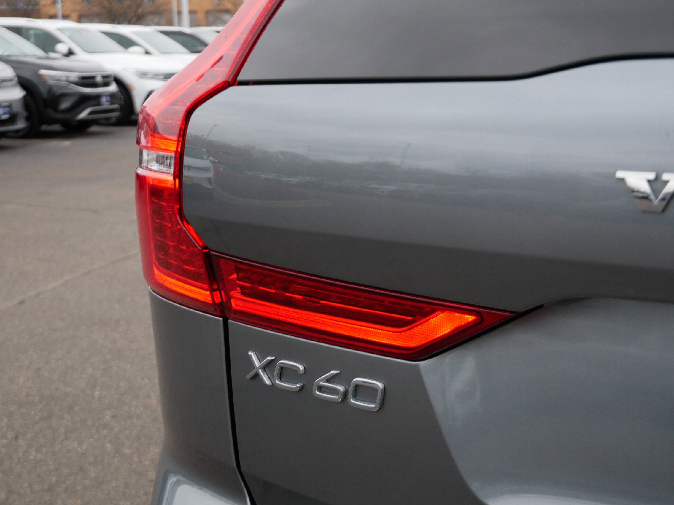 Used 2021 Volvo XC60 T5 Momentum w/ Premium Package image 16