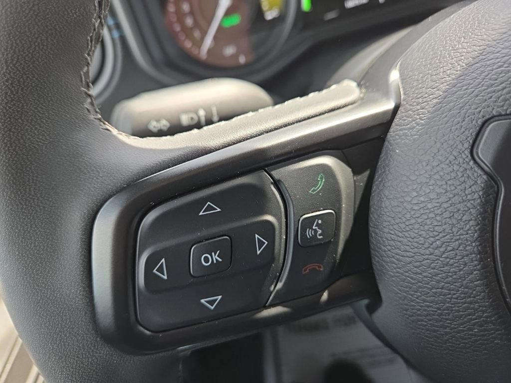 Used 2025 Jeep Wrangler Unlimited Rubicon 4xe image 27