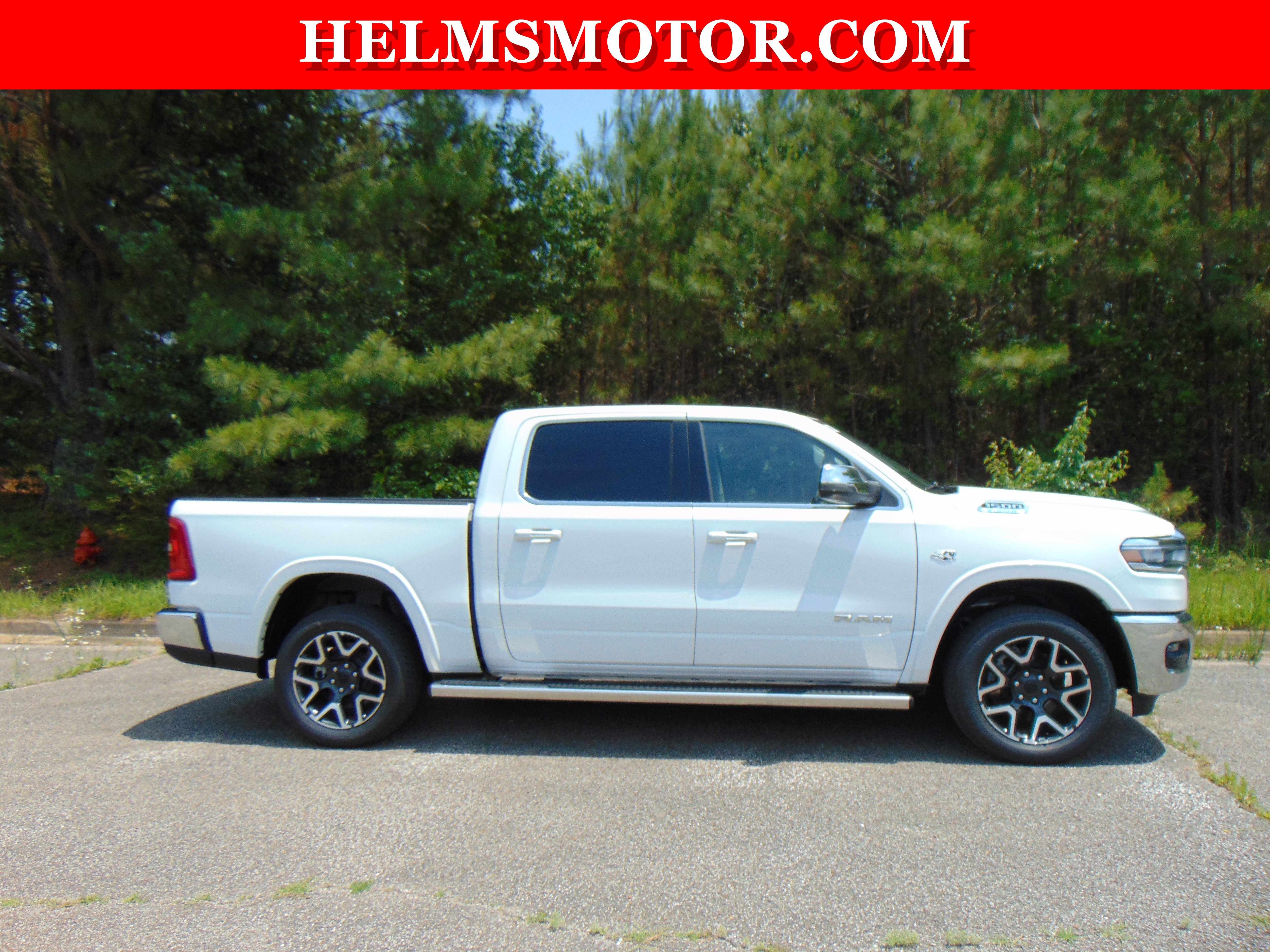 New 2026 RAM 1500 Laramie AWD/4WD image 13