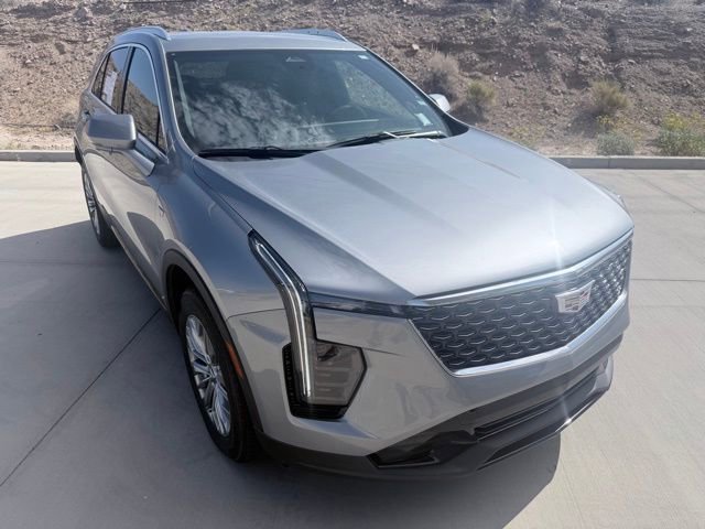 Used 2025 Cadillac XT4 Premium Luxury image 3