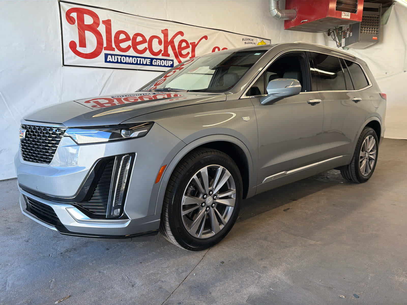 Used 2025 Cadillac XT6 Premium Luxury FWD image 3
